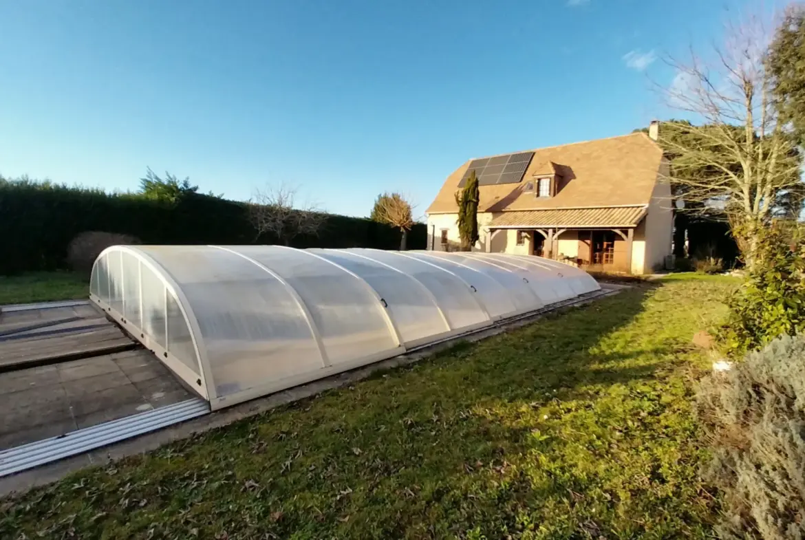À Prigonrieux, maison à vendre 4 chambres avec piscine et jardin 