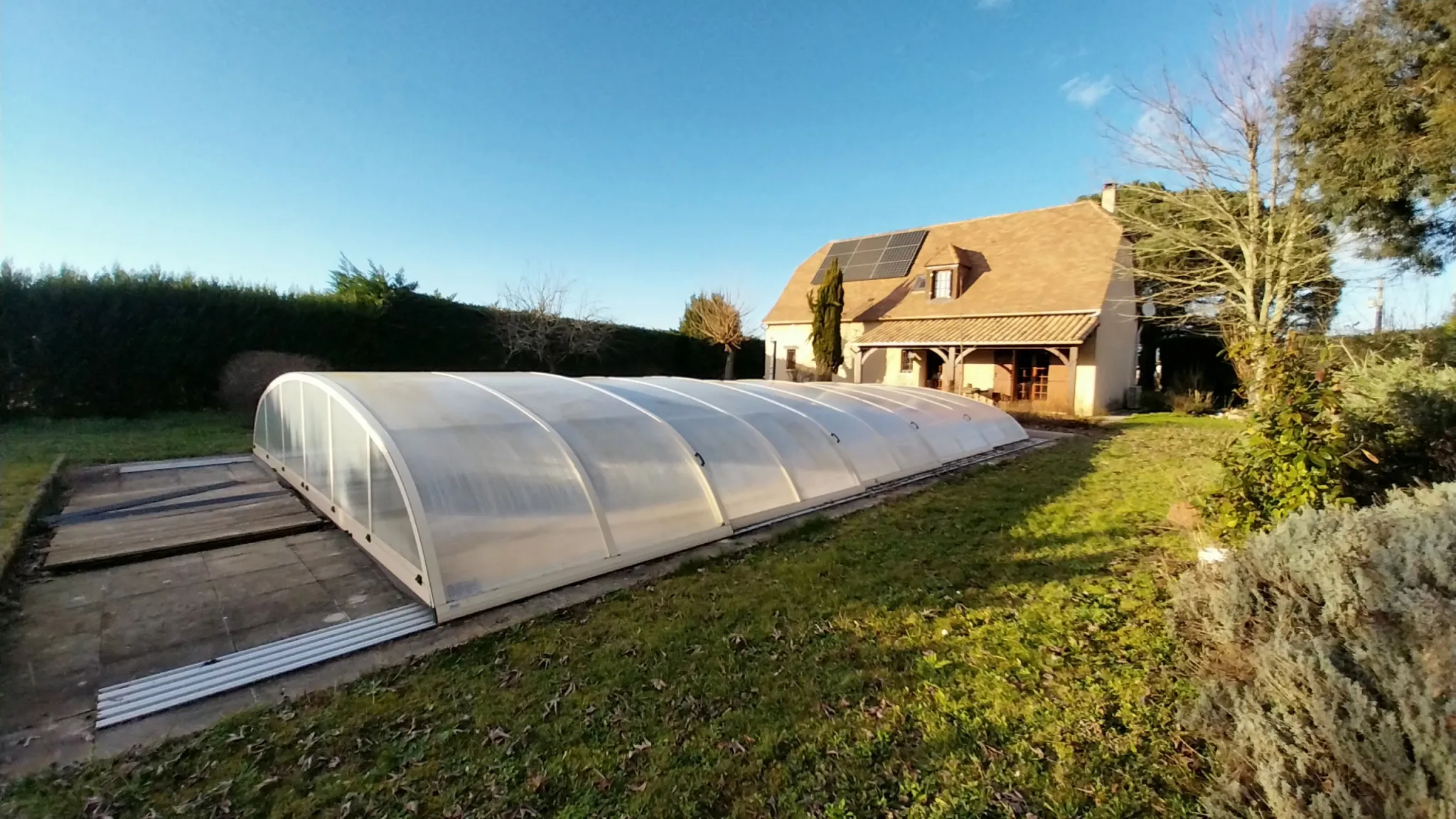 À Prigonrieux, maison à vendre 4 chambres avec piscine et jardin 