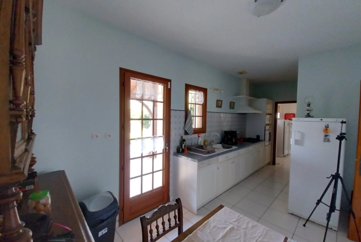 À Prigonrieux, maison à vendre 4 chambres avec piscine et jardin 