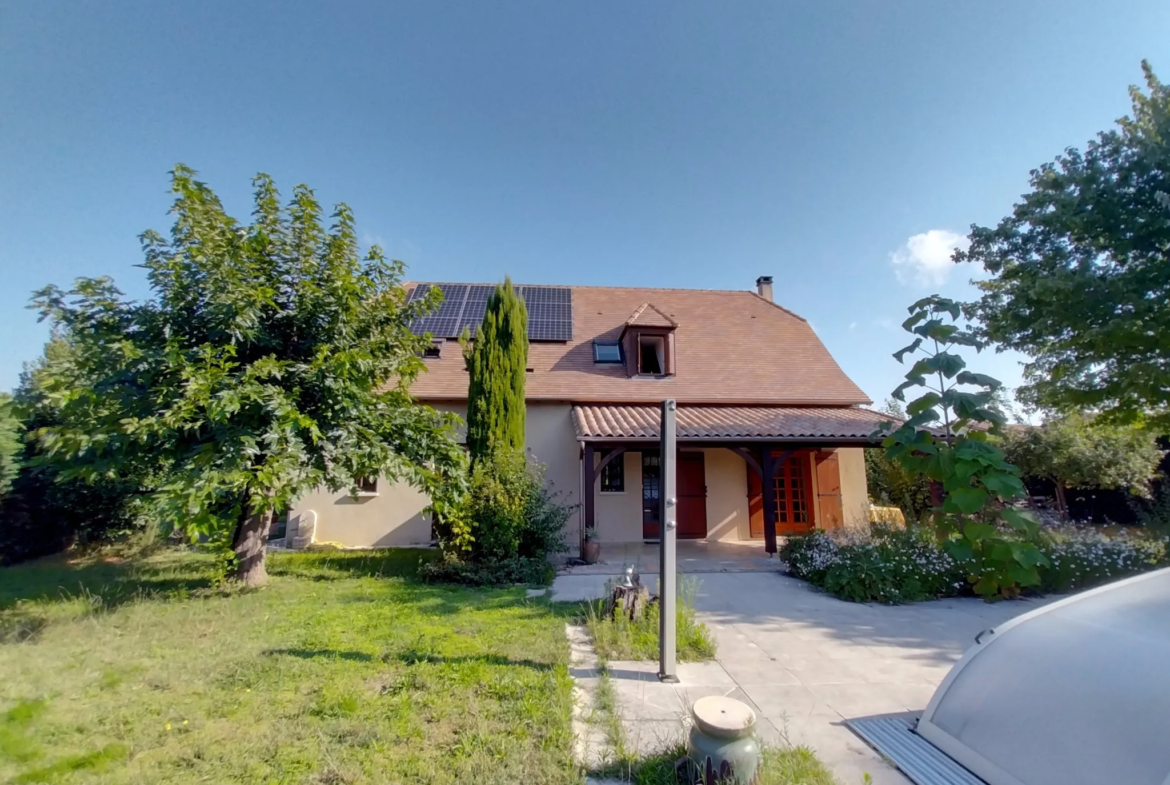 À Prigonrieux, maison à vendre 4 chambres avec piscine et jardin 
