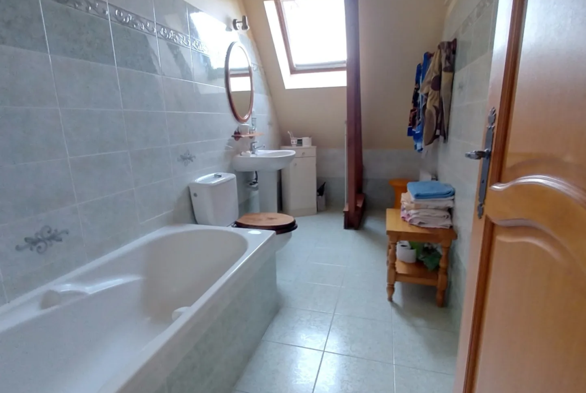 À Prigonrieux, maison à vendre 4 chambres avec piscine et jardin 