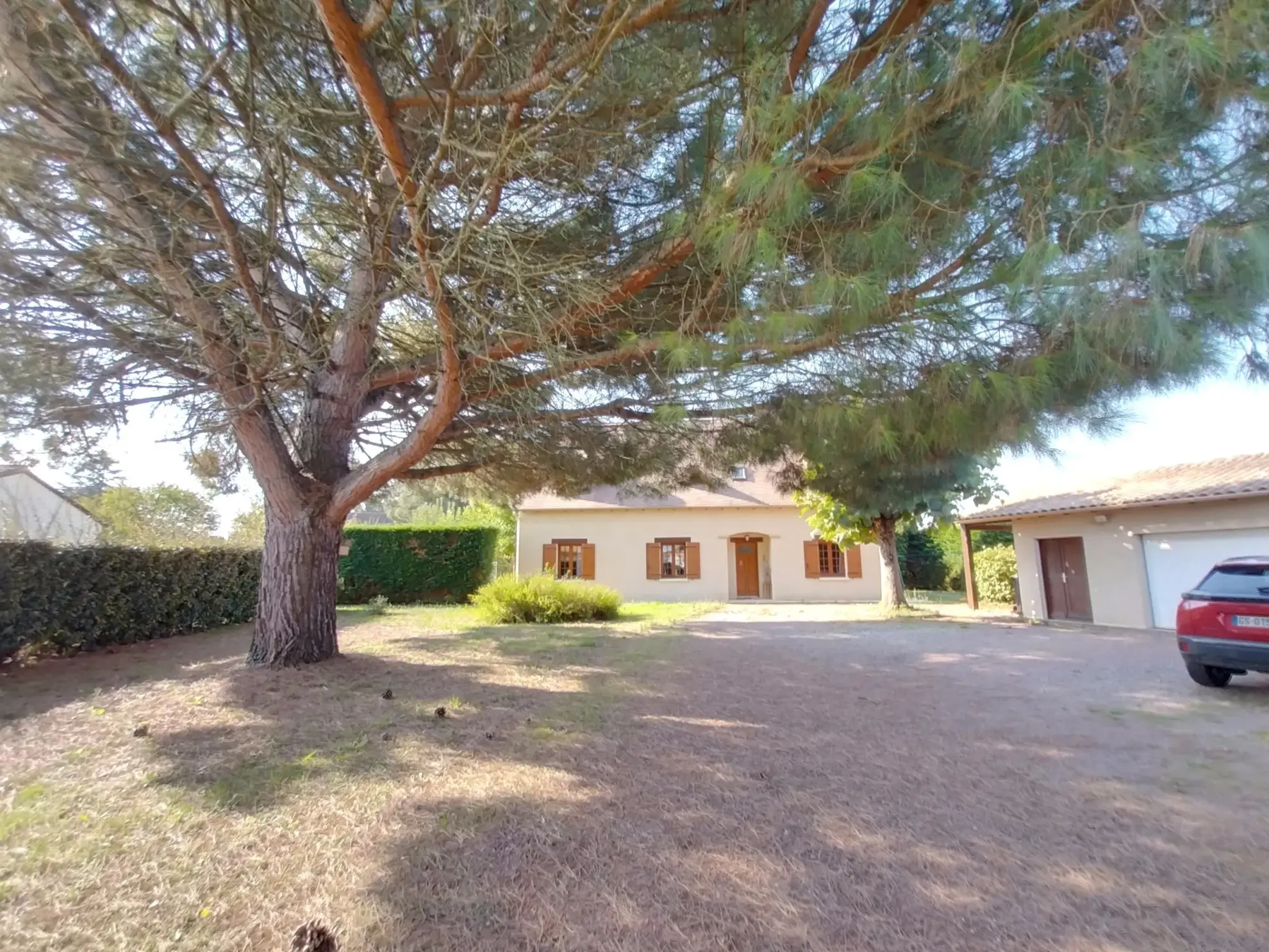 À Prigonrieux, maison à vendre 4 chambres avec piscine et jardin 