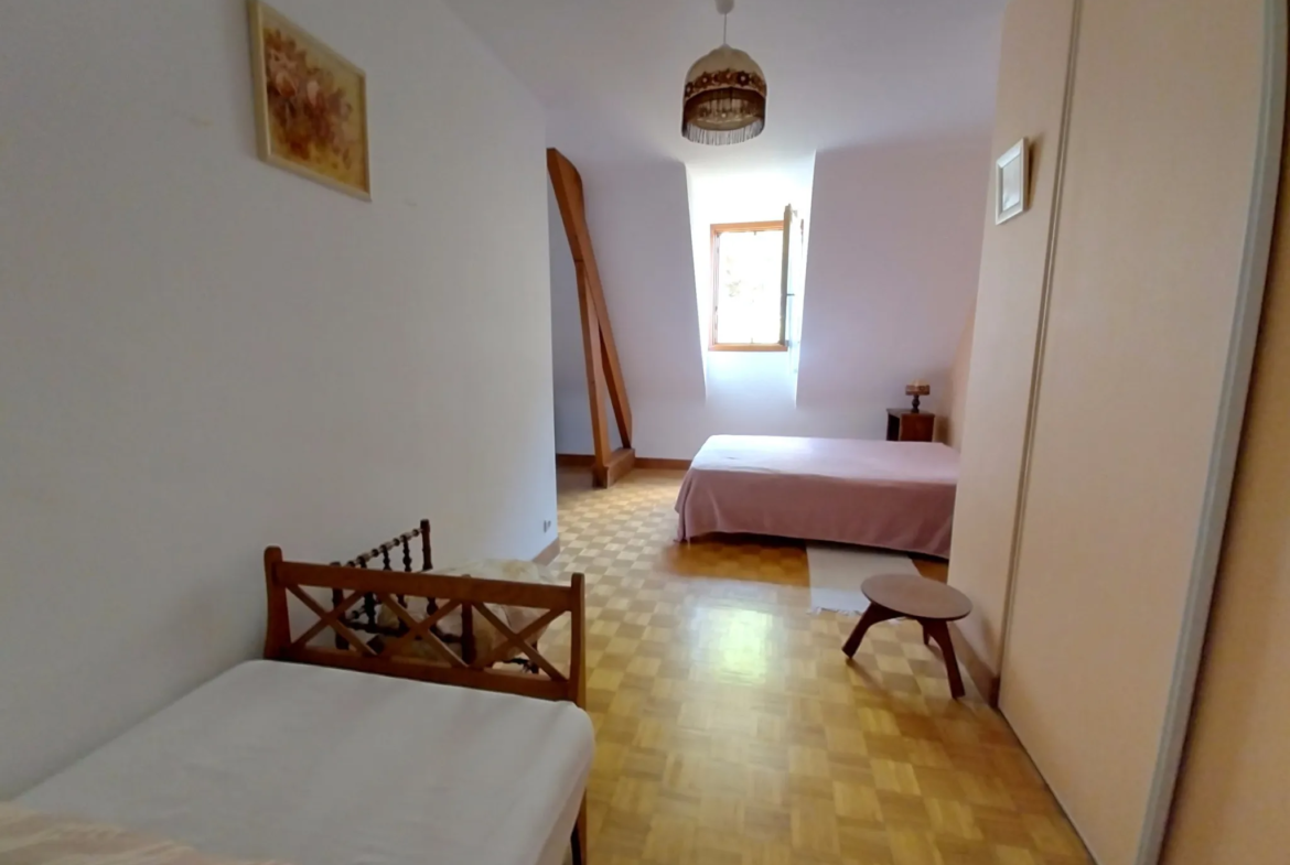 À Prigonrieux, maison à vendre 4 chambres avec piscine et jardin 