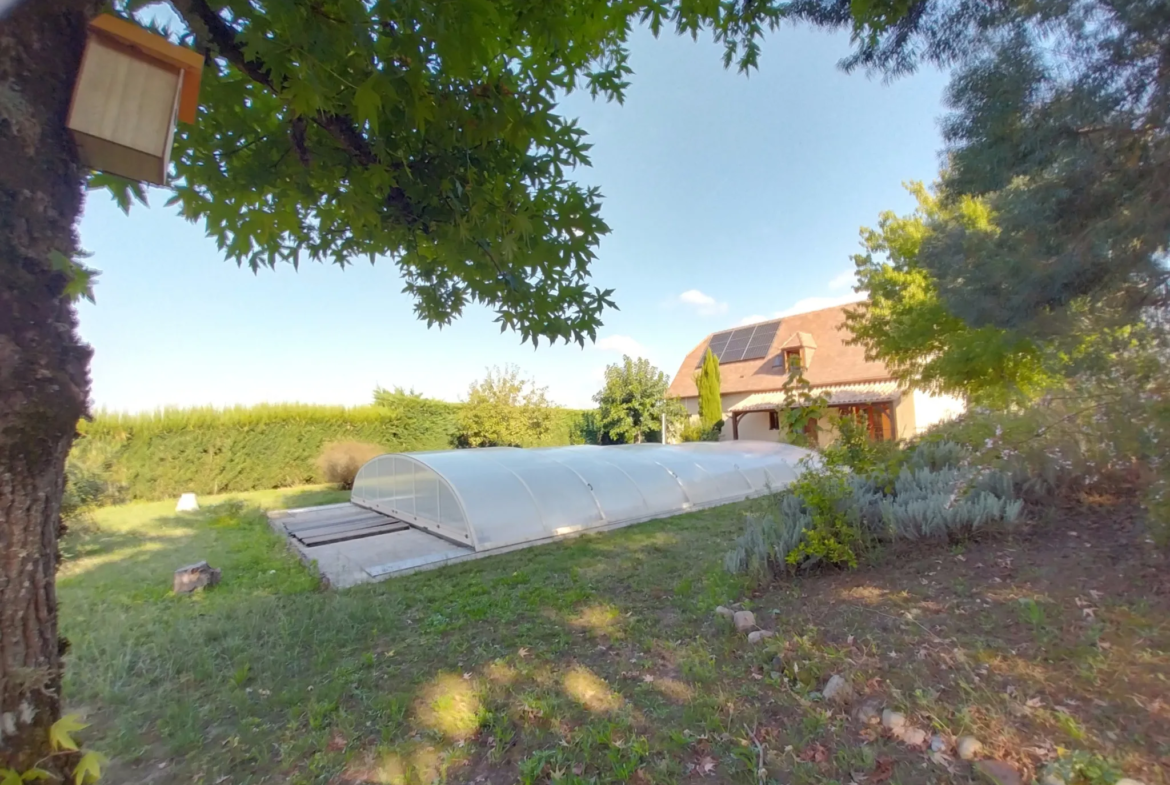 À Prigonrieux, maison à vendre 4 chambres avec piscine et jardin 
