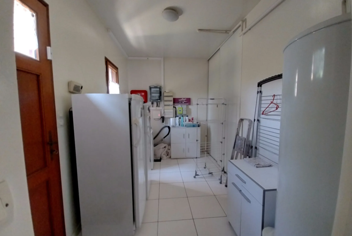 À Prigonrieux, maison à vendre 4 chambres avec piscine et jardin 