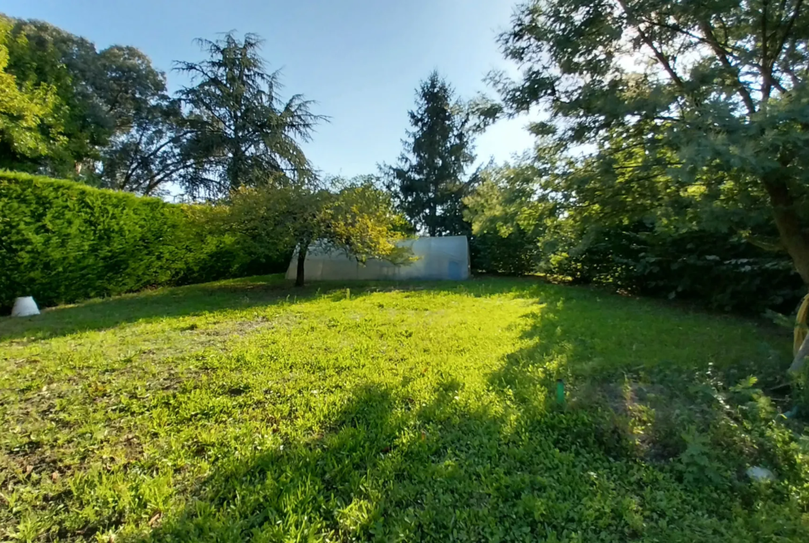 À Prigonrieux, maison à vendre 4 chambres avec piscine et jardin 