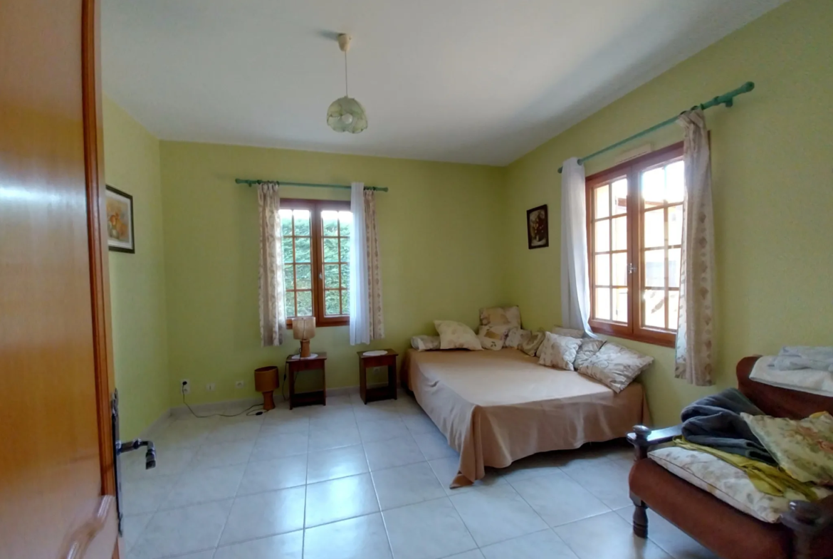 À Prigonrieux, maison à vendre 4 chambres avec piscine et jardin 