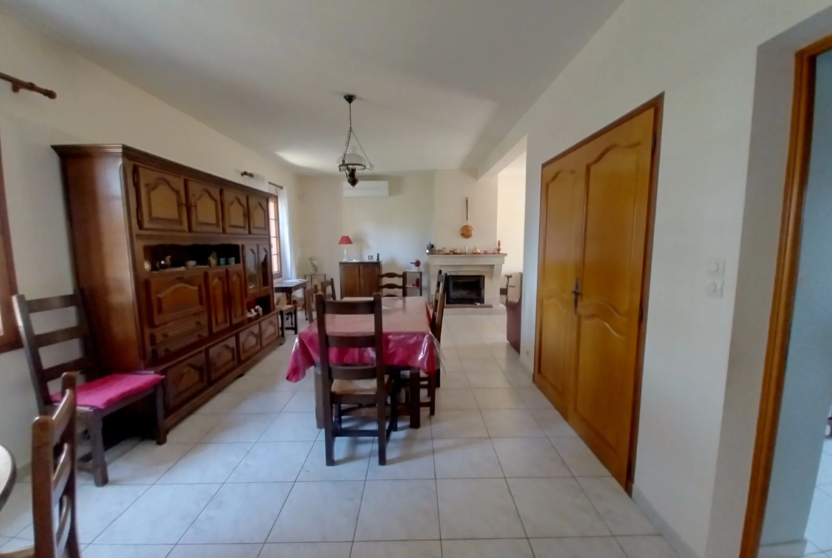 À Prigonrieux, maison à vendre 4 chambres avec piscine et jardin 