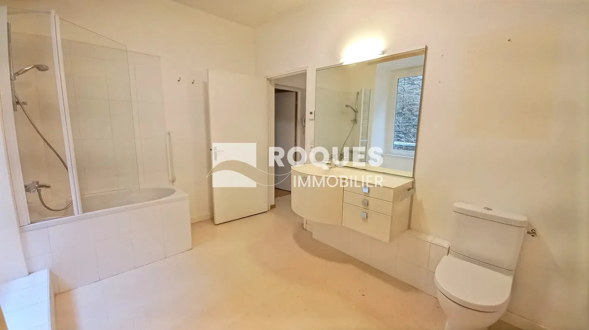 Appartement F3 au 1er étage avec terrasse de 40 m² à Millau 