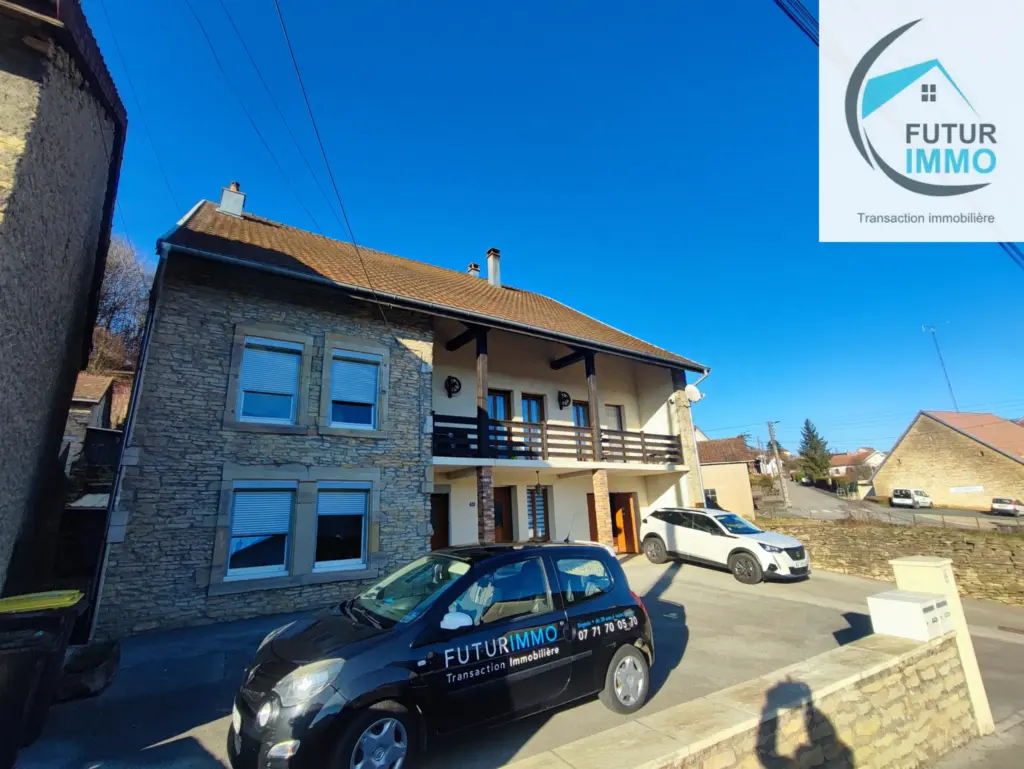 Maison ancienne type ferme rénovée en 2 appartements à Bavans