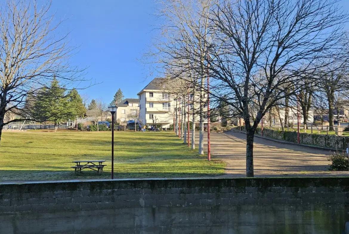 Bel Appartement T3 au Centre de Bozouls avec Terrasse 