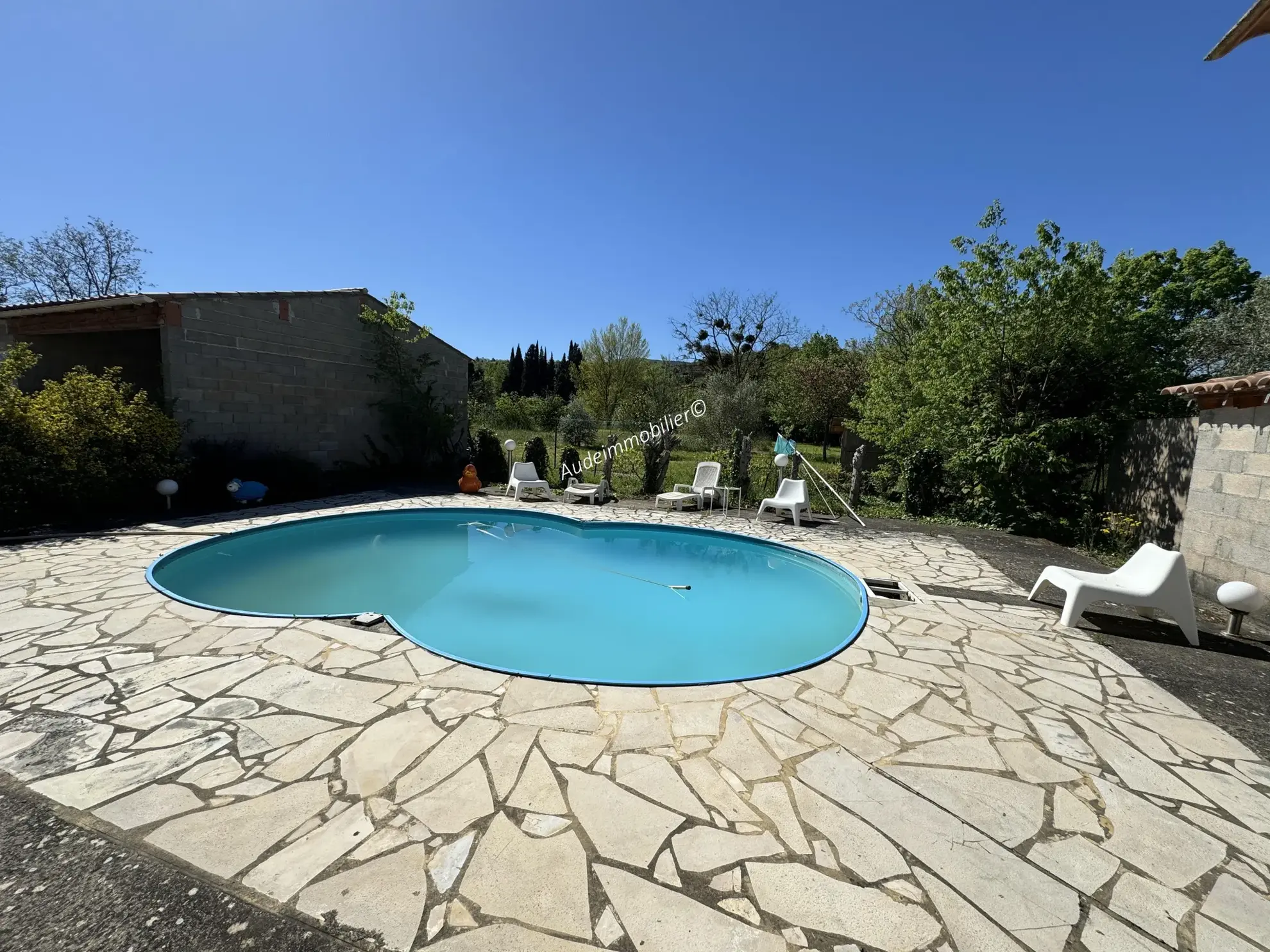 Maison à Limoux avec jardin, garage et piscine 