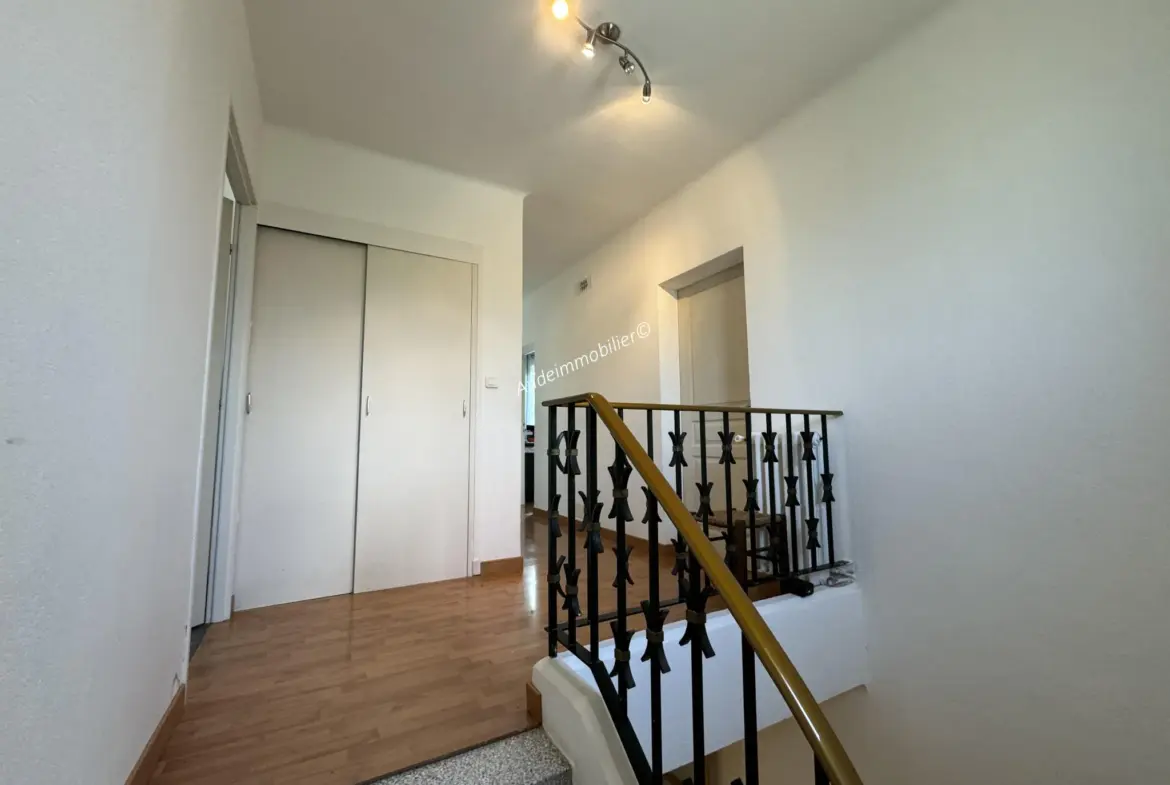 Maison à Limoux avec jardin, garage et piscine 