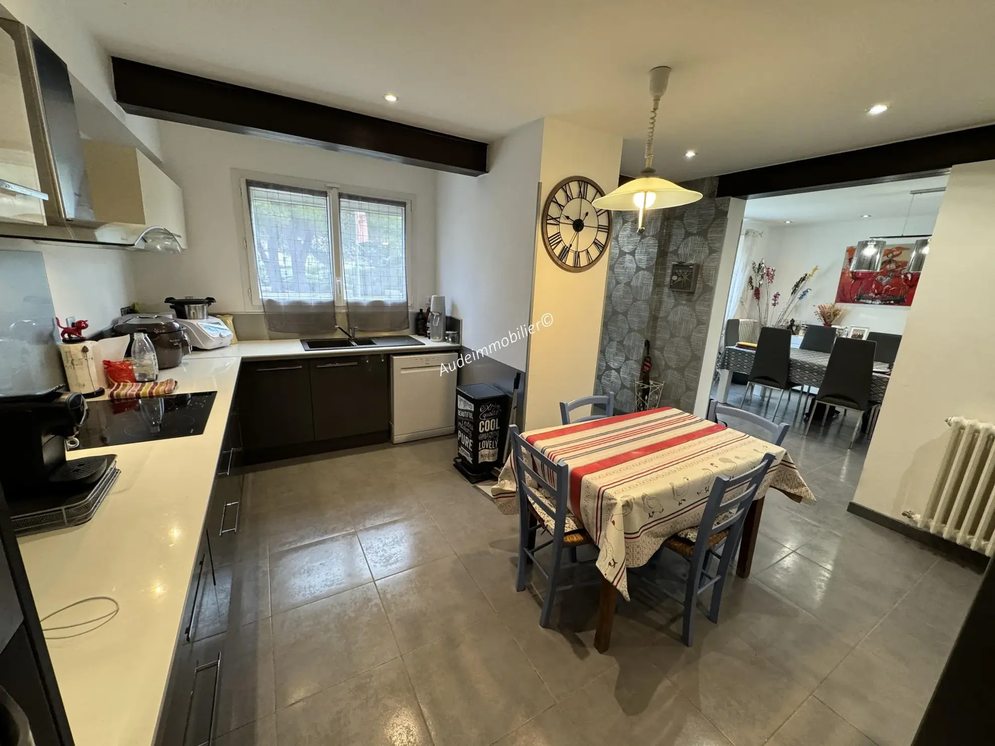 Maison à Limoux avec jardin, garage et piscine 