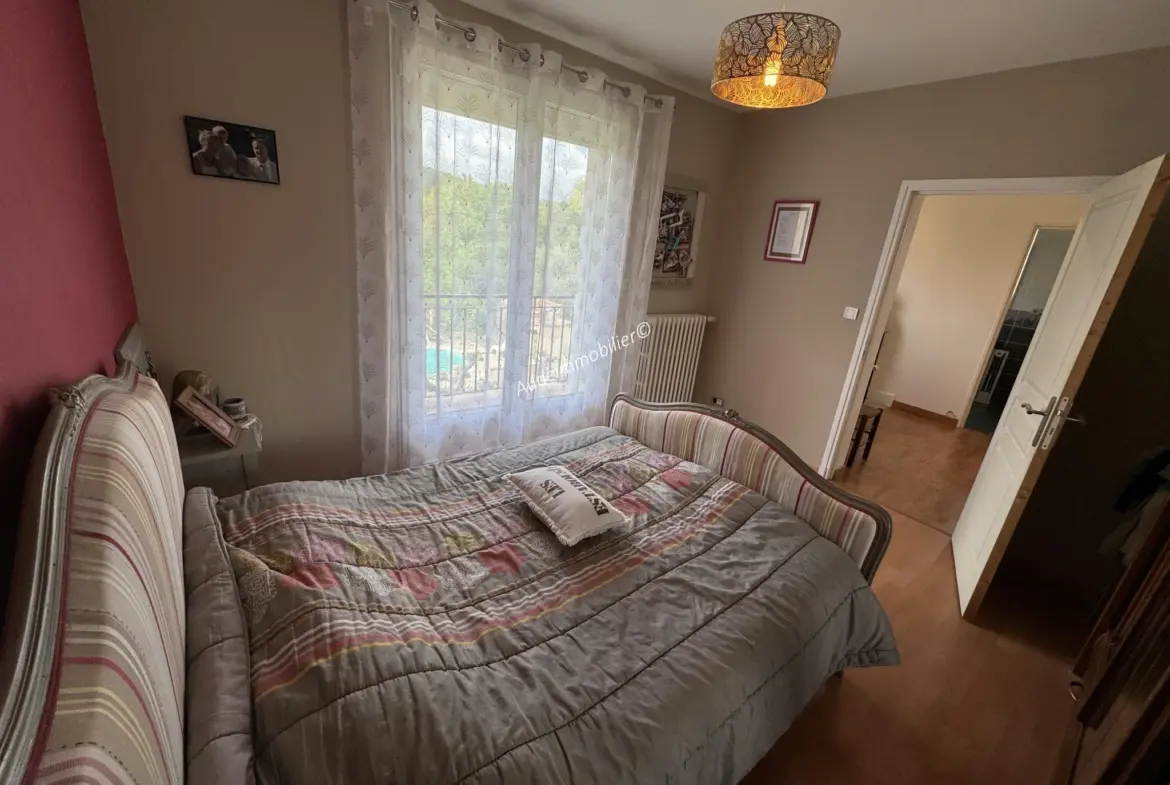 Maison à Limoux avec jardin, garage et piscine 