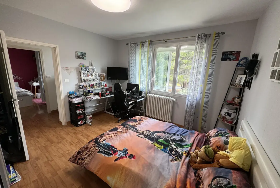 Maison à Limoux avec jardin, garage et piscine 