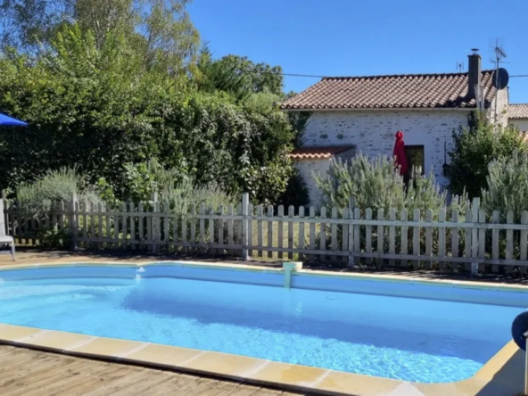 Charmante maison avec piscine à Saint Juire Champgillon 