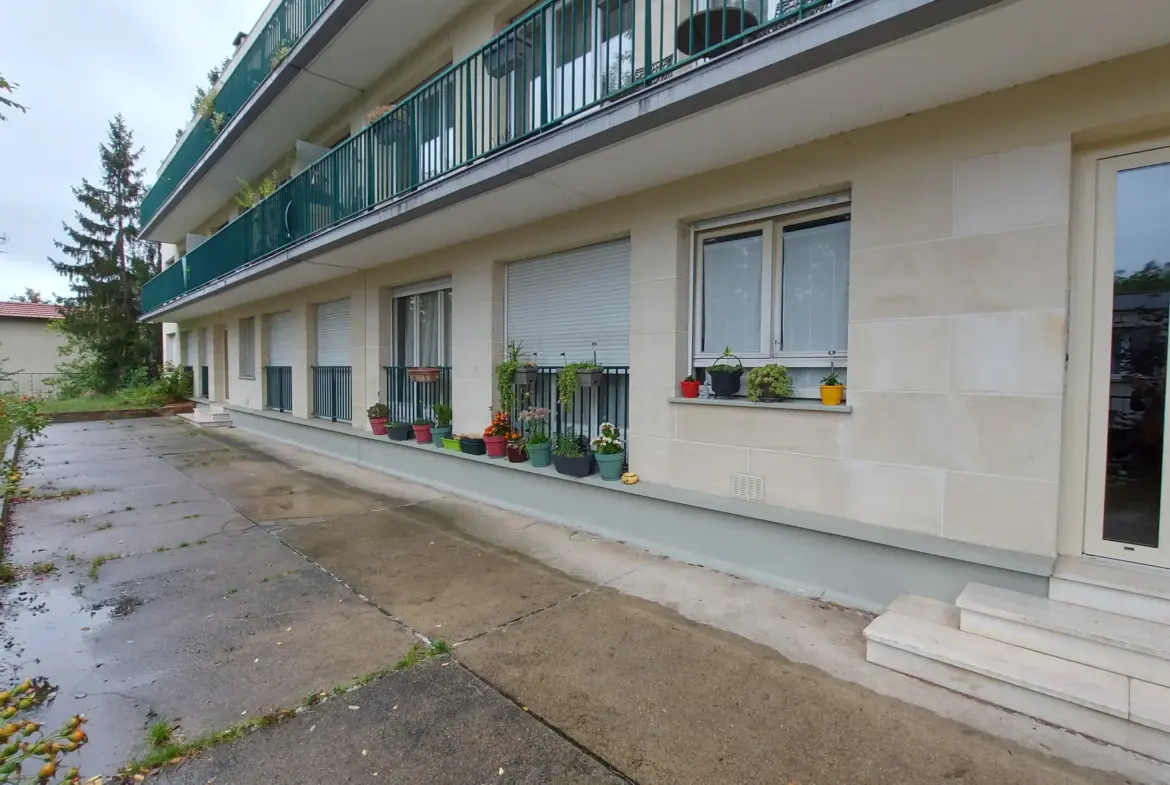 Grand Studio Double à Vendre Loué au Port-Marly 
