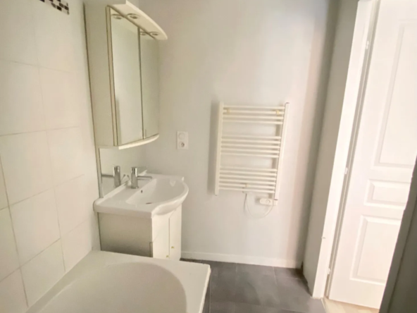 À VENDRE : Appartement 2 pièces de 37,76 m² avec cour à Béziers 
