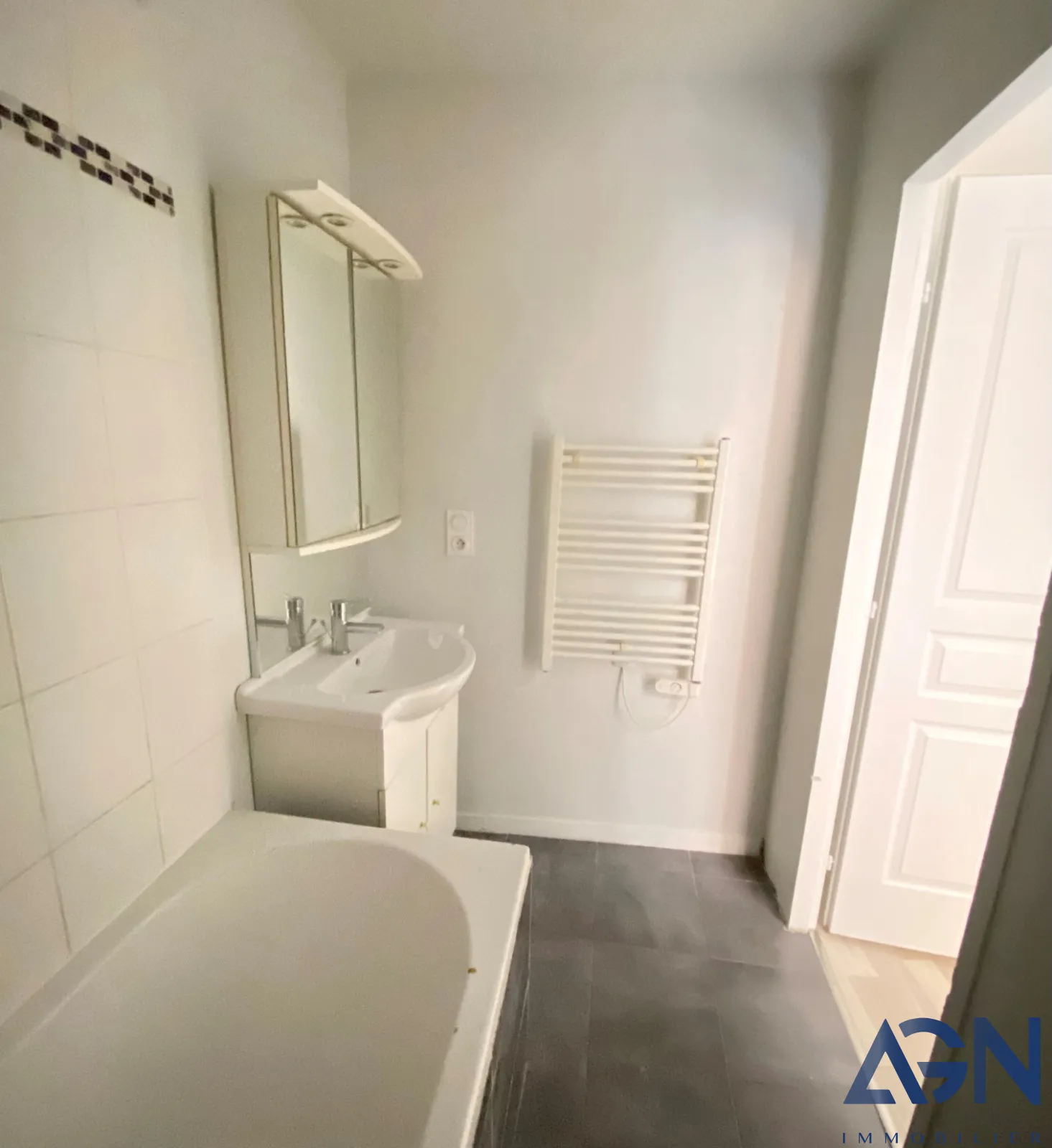 À VENDRE : Appartement 2 pièces de 37,76 m² avec cour à Béziers 