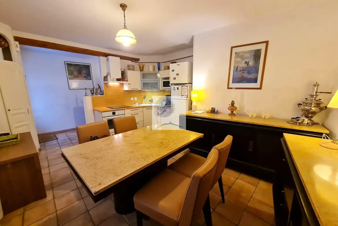 Belle maison rénovée au cœur du village de Bedoin 
