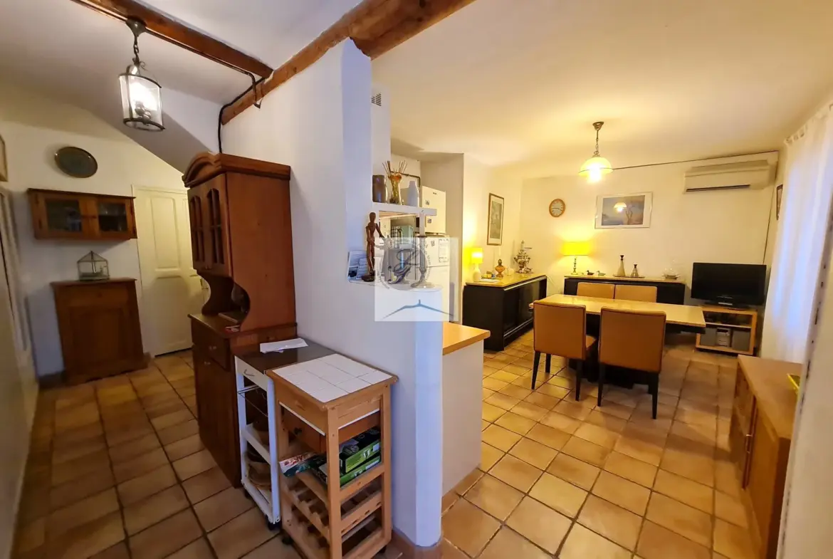 Belle maison rénovée au cœur du village de Bedoin 