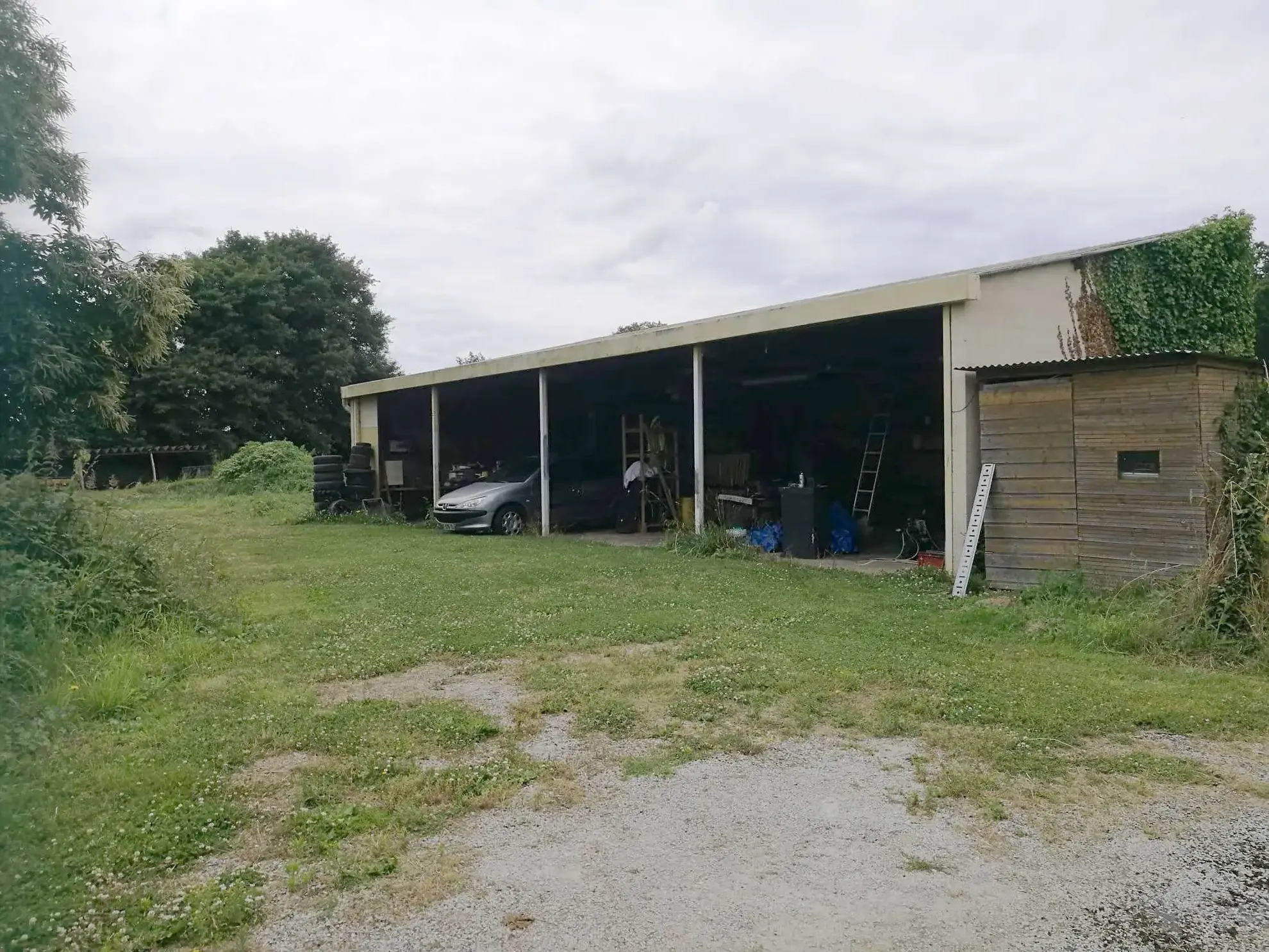 Maison à vendre à Hauterive - 140 m² avec grand terrain 