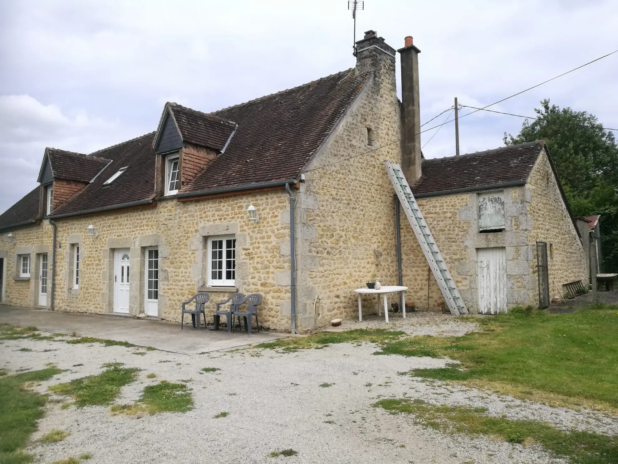 Maison à vendre à Hauterive - 140 m² avec grand terrain 