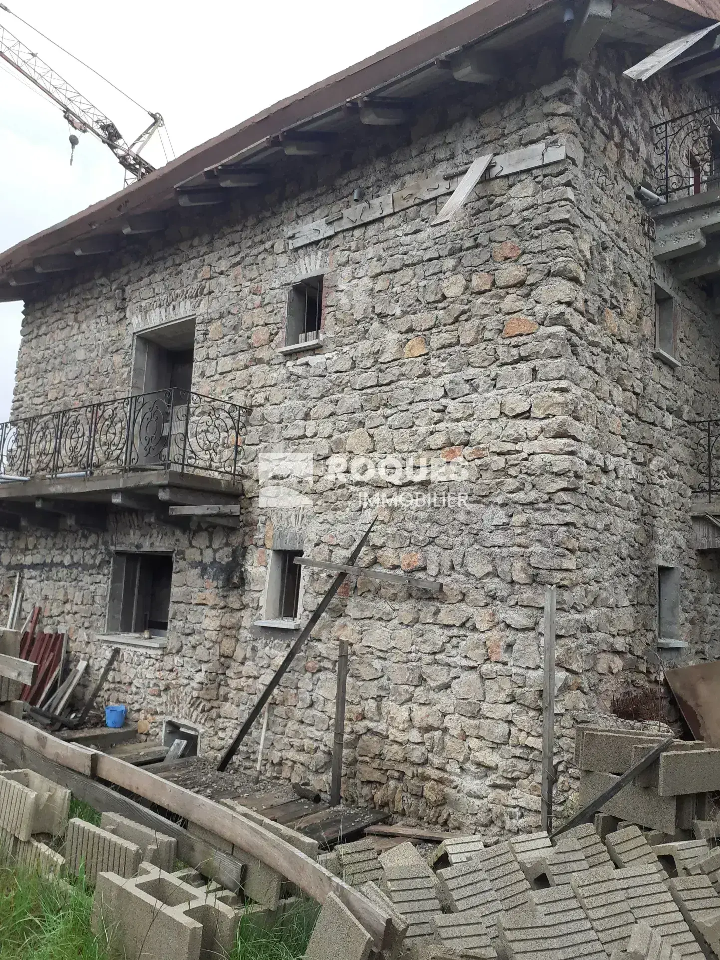 Maison spacieuse à vendre à Pierrefiche du Larzac - 193 500 EUR 