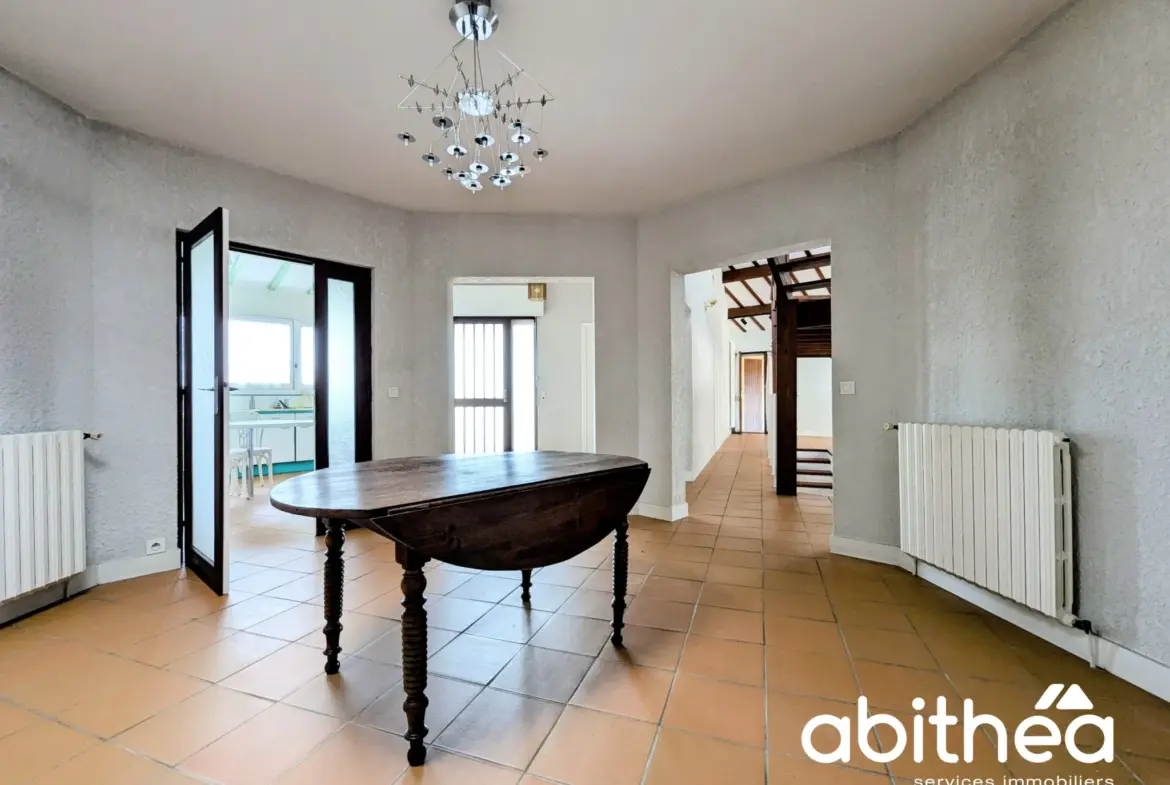 Maison unique en son genre à vendre à Galgon 