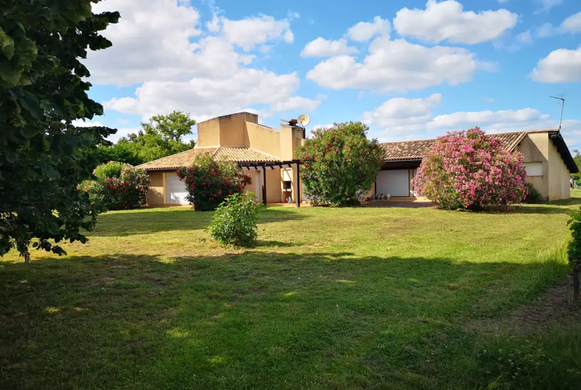 Maison unique en son genre à vendre à Galgon 