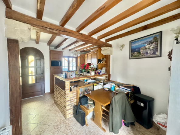 Maison de 120 m² à vendre à Issou avec jardin 