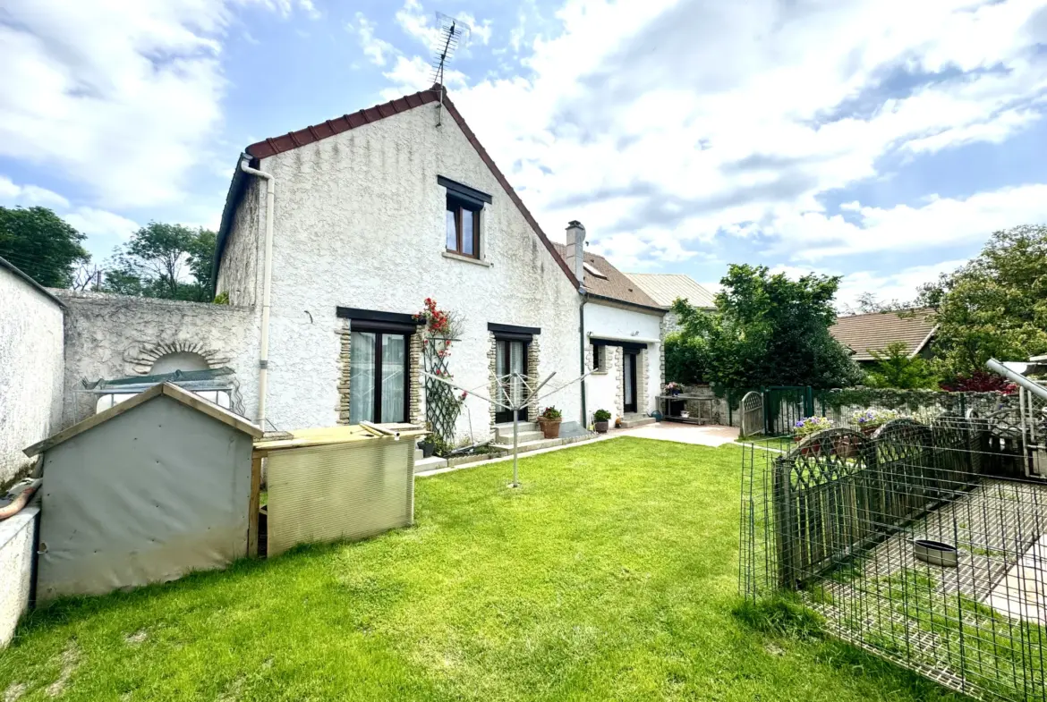 Maison de 120 m² à vendre à Issou avec jardin 
