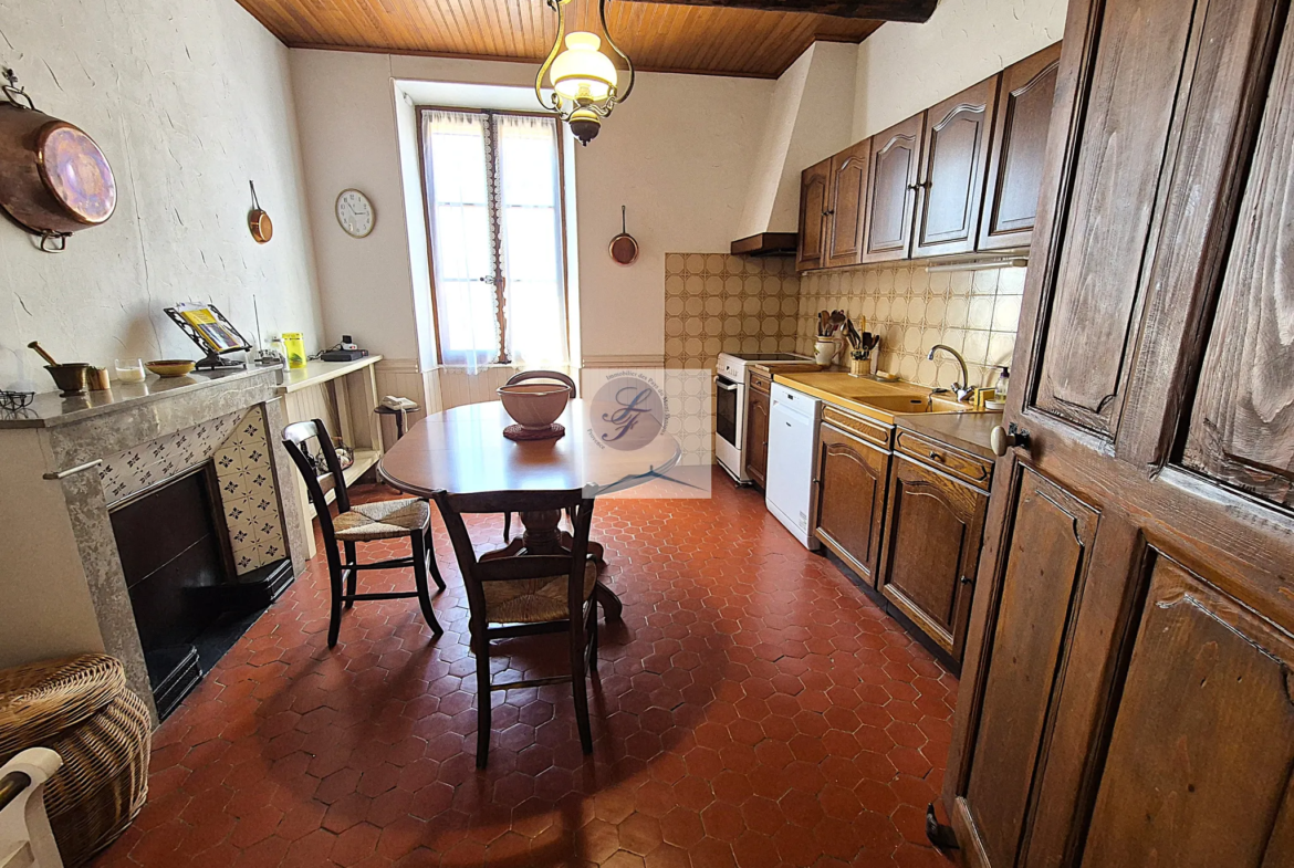 Maison de village à rénover près de Bédoin avec jardin et garage 