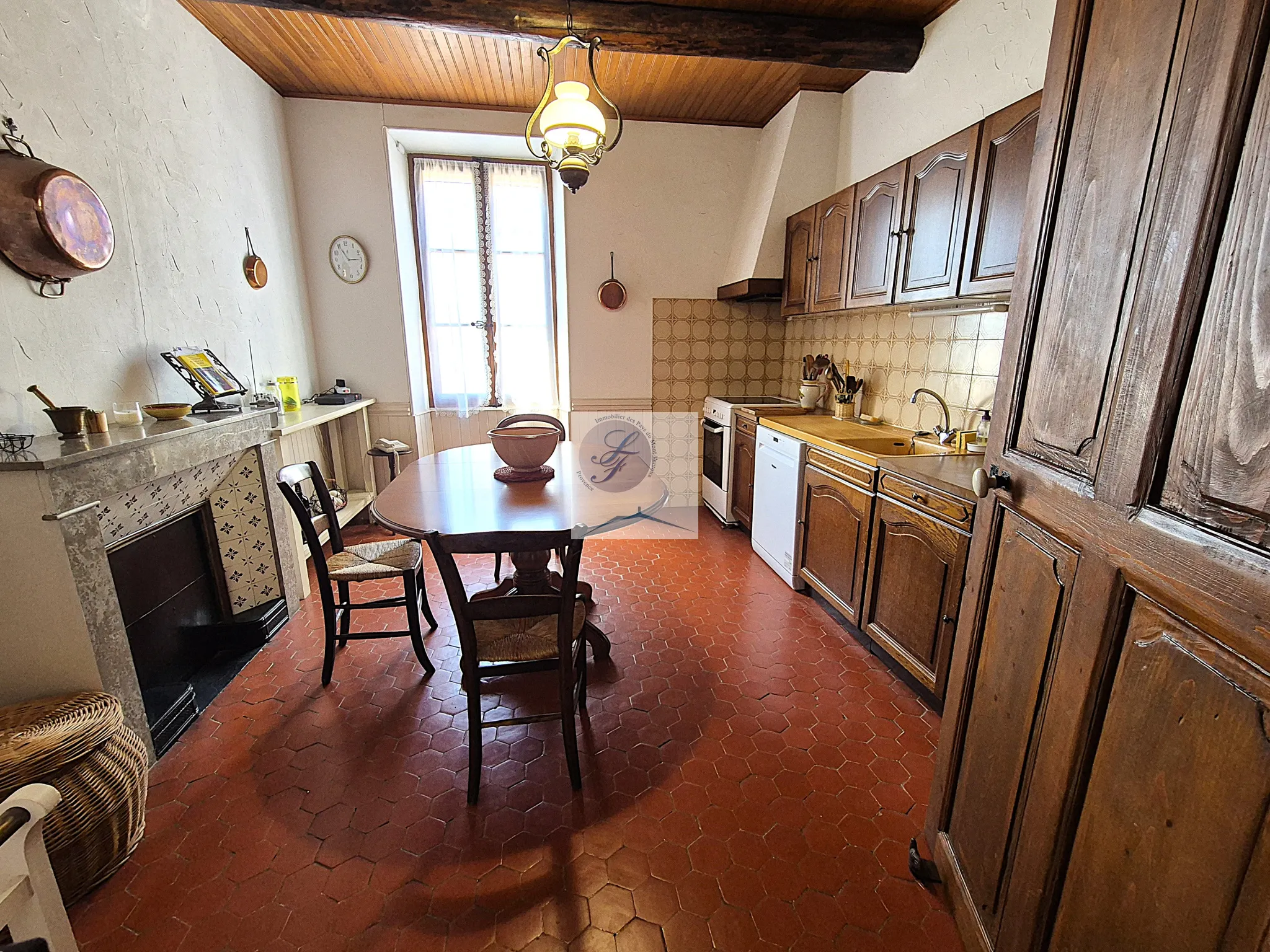 Maison de village à rénover près de Bédoin avec jardin et garage 