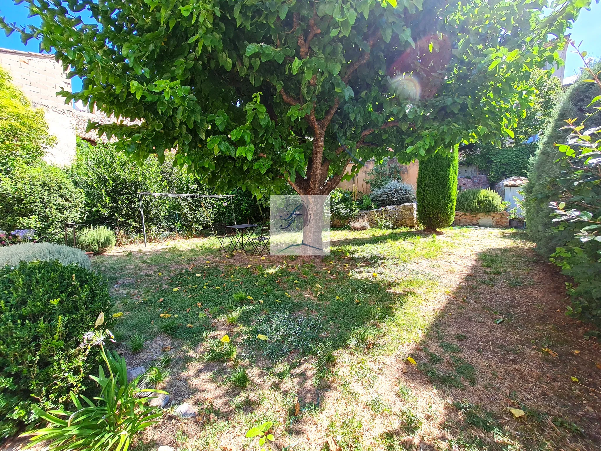 Maison de village à rénover près de Bédoin avec jardin et garage 