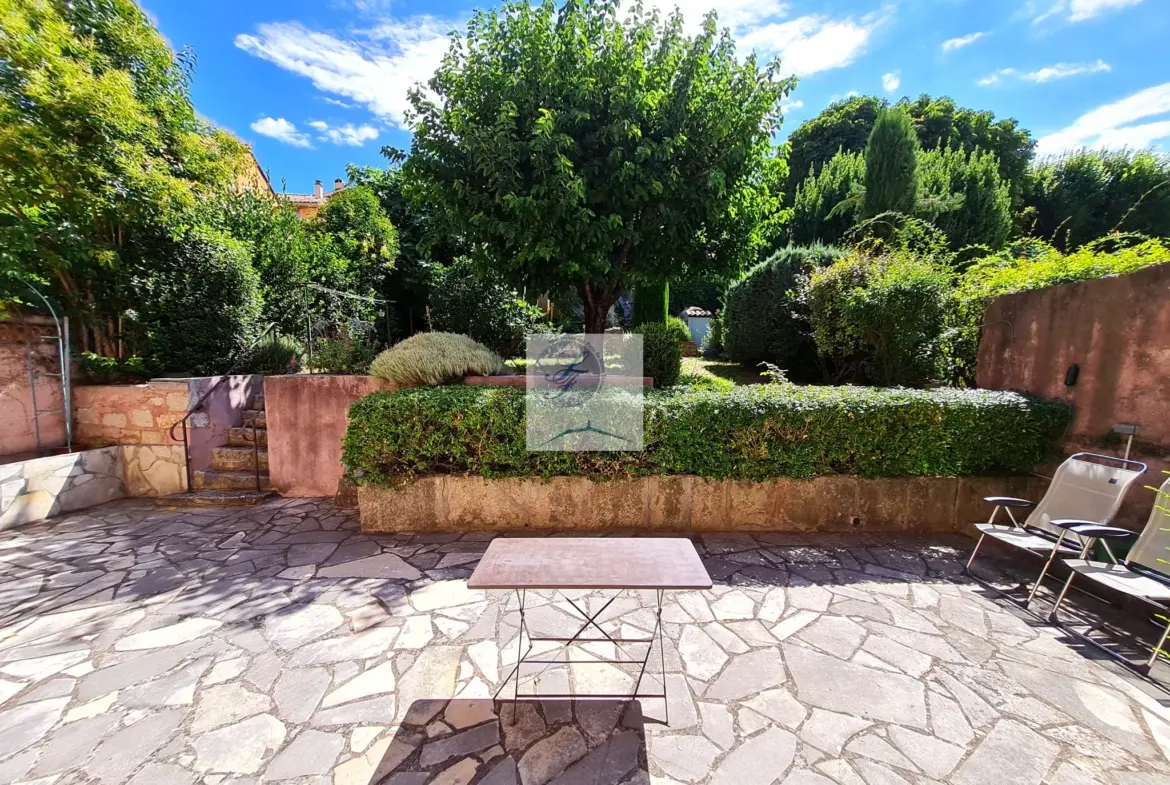 Maison de village à rénover près de Bédoin avec jardin et garage 