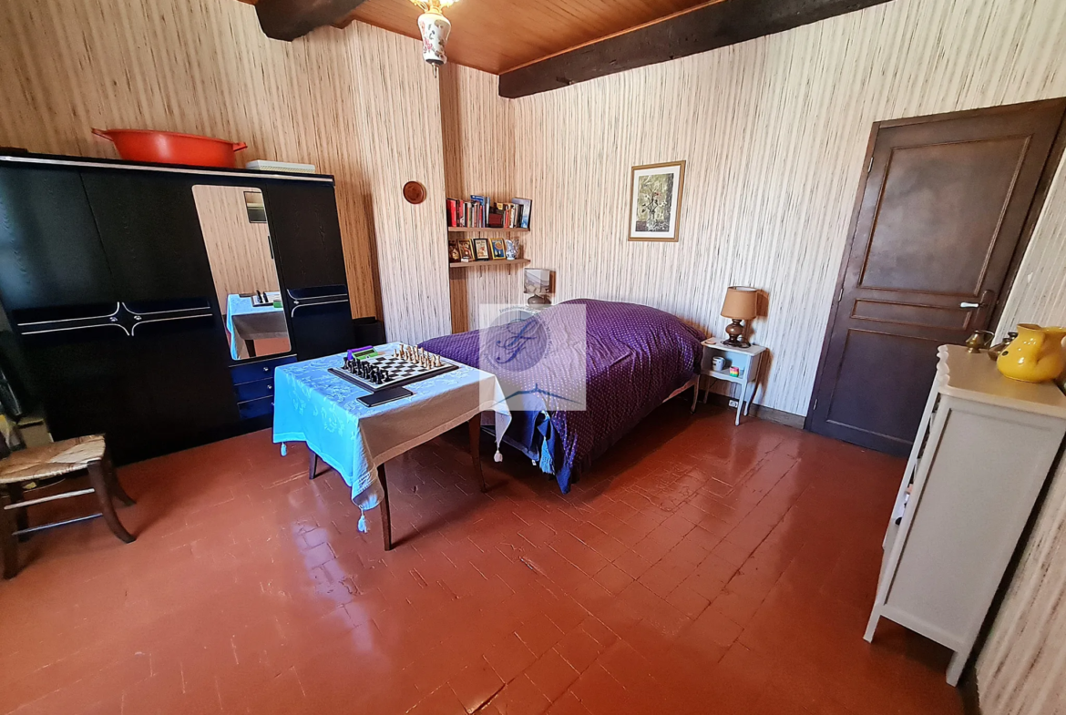 Maison de village à rénover près de Bédoin avec jardin et garage 