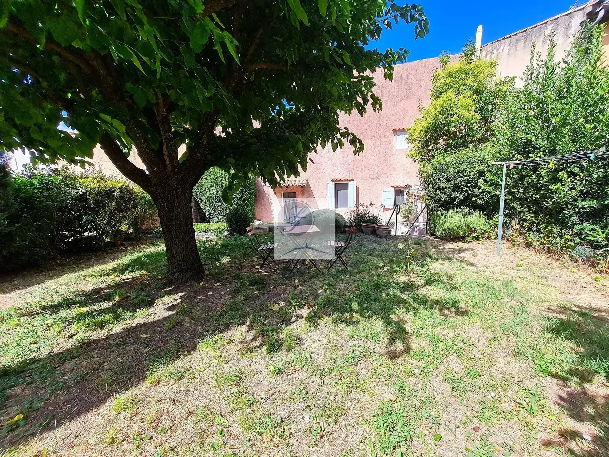 Maison de village à rénover près de Bédoin avec jardin et garage 