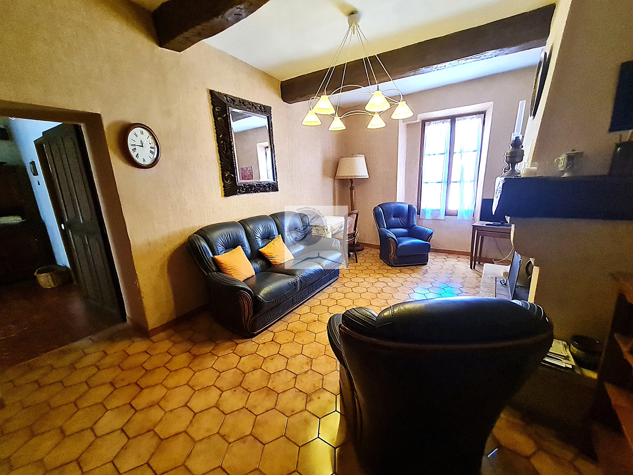 Maison de village à rénover près de Bédoin avec jardin et garage 
