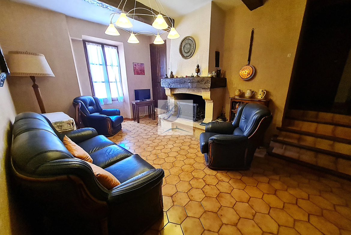 Maison de village à rénover près de Bédoin avec jardin et garage 