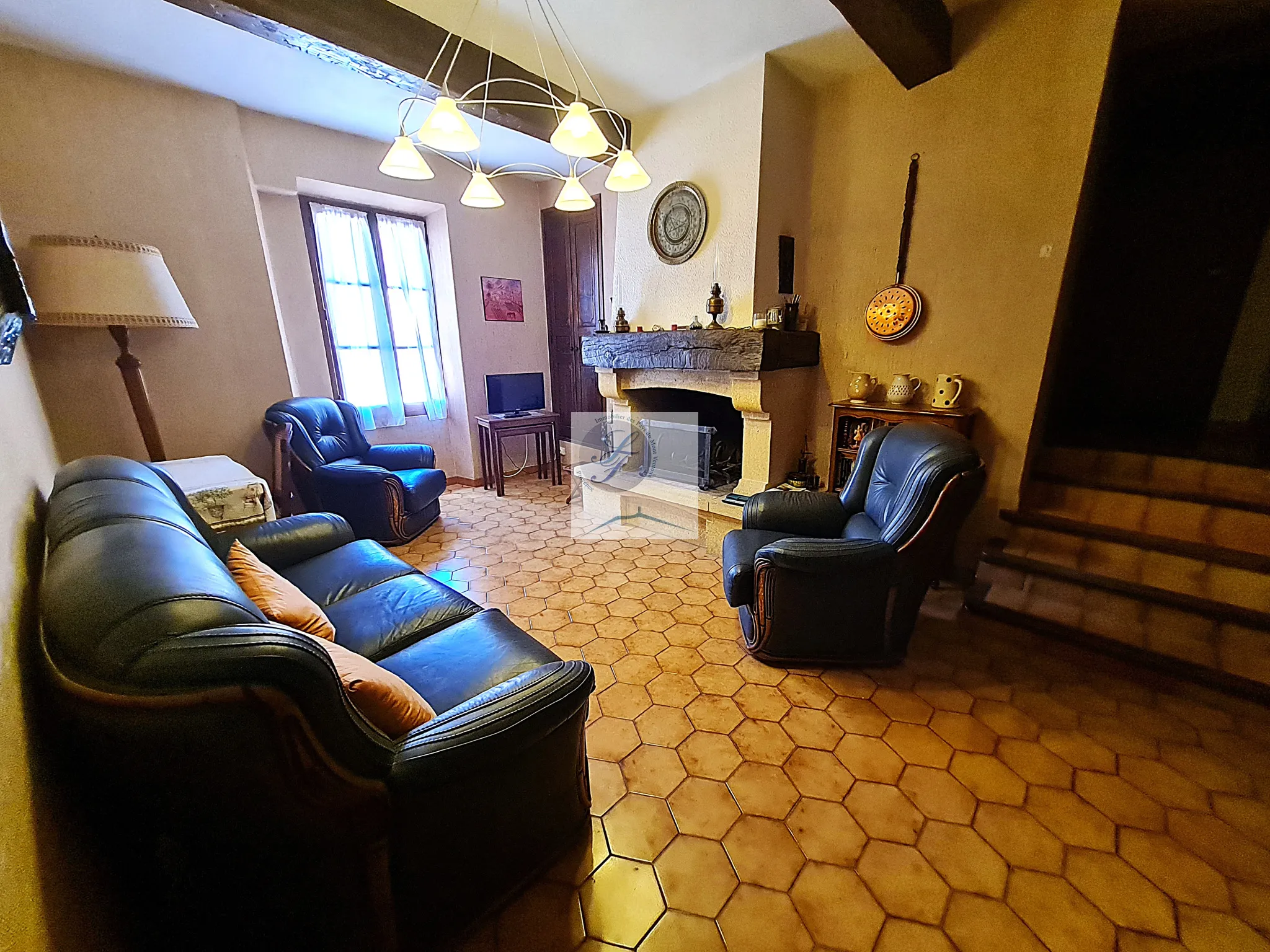 Maison de village à rénover près de Bédoin avec jardin et garage 