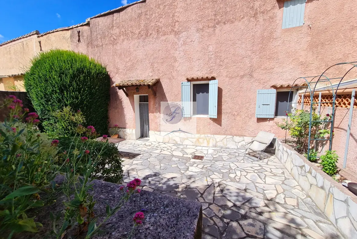 Maison de village à rénover près de Bédoin avec jardin et garage 