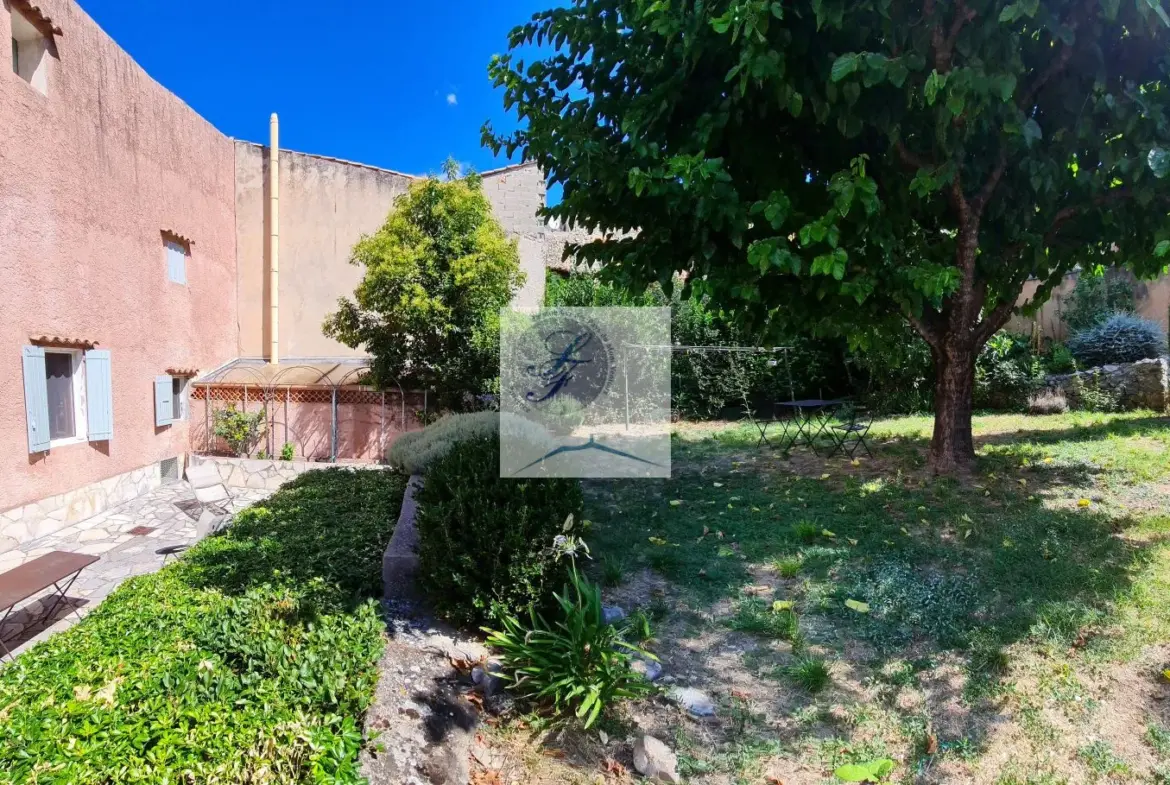 Maison de village à rénover près de Bédoin avec jardin et garage 