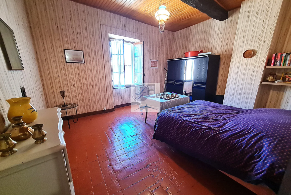 Maison de village à rénover près de Bédoin avec jardin et garage 