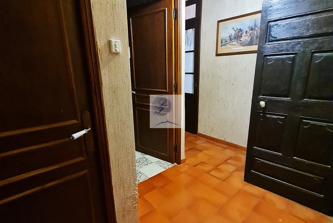 Maison de village à rénover près de Bédoin avec jardin et garage 