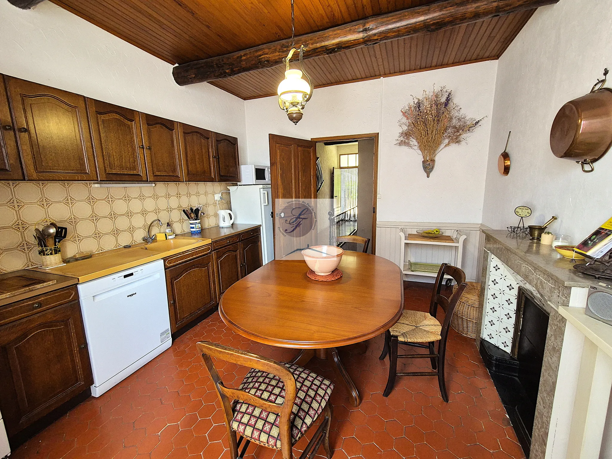 Maison de village à rénover près de Bédoin avec jardin et garage 
