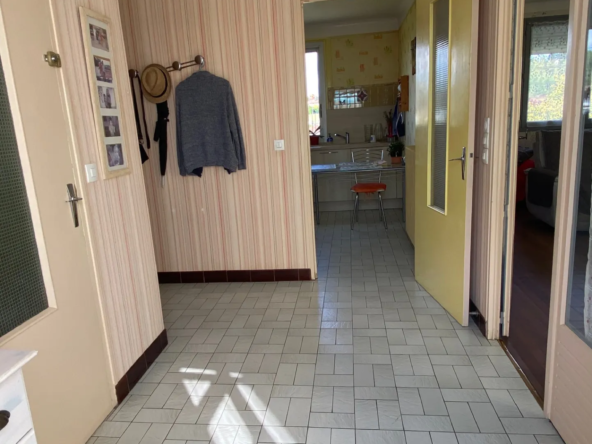 Maison spacieuse avec 2 logements et double garage à Fumel 