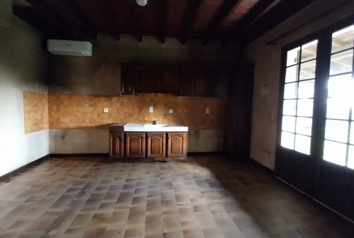 Ensemble immobilier au calme de la campagne sur 13 hectares de terrain 
