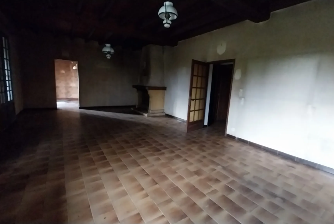 Ensemble immobilier au calme de la campagne sur 13 hectares de terrain 